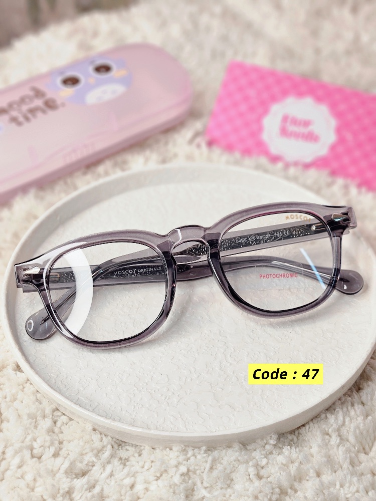 Timeless rectangular glasses
